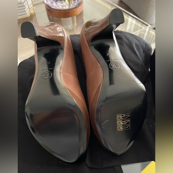 Chanel 🤎 Gorgeous Classic Brown Cap Toe CC Platform Pumps Size 37 - Picture 6 of 10